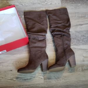 Knee high boots 👢